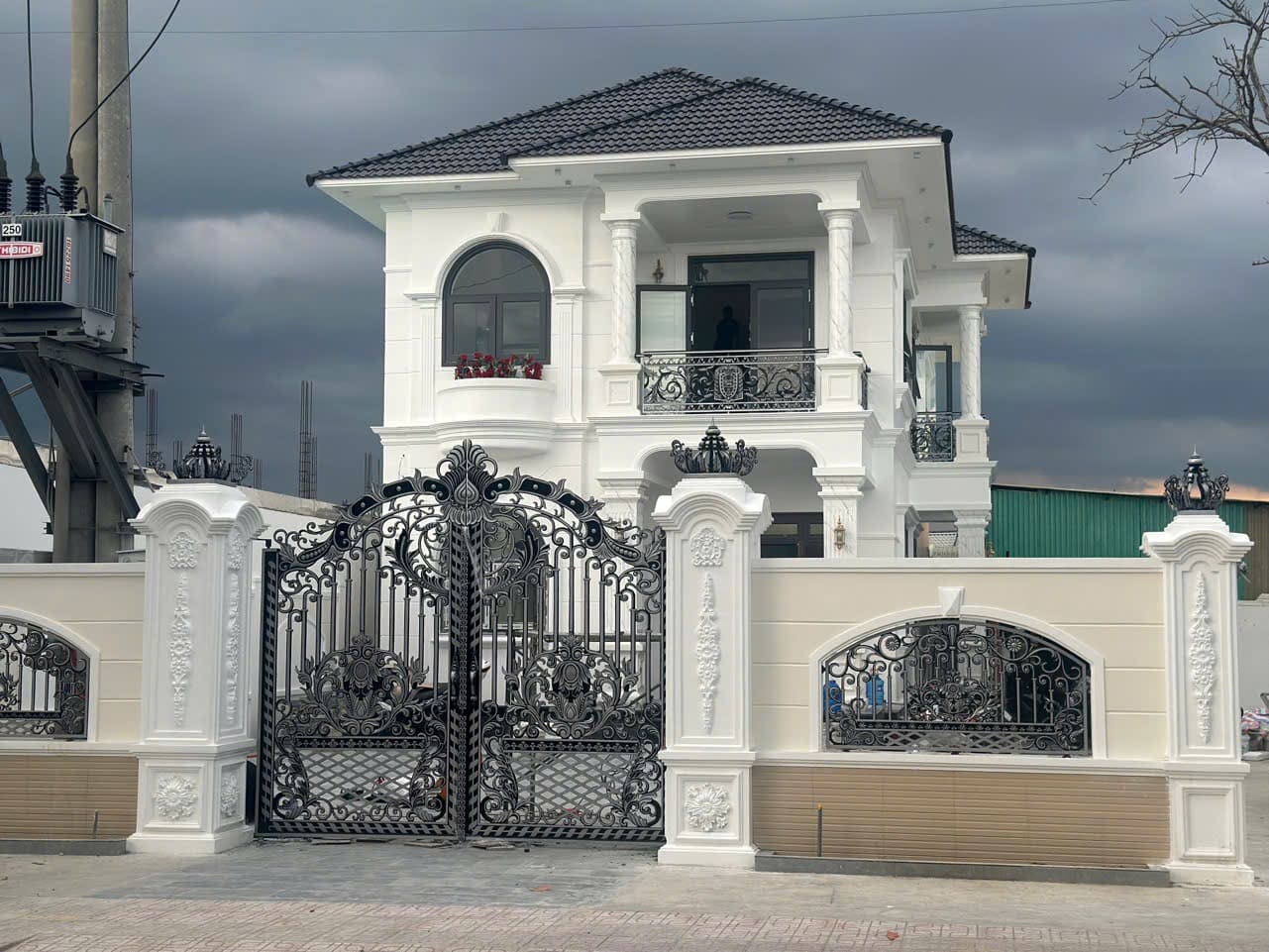 BIỆT THỰ VƯỜN 1 TRỆT 1 LẦU (CĐT ANH HỮU NHÀ MÁY NƯỚC ĐÁ CHỢ RẠCH KIẾN)